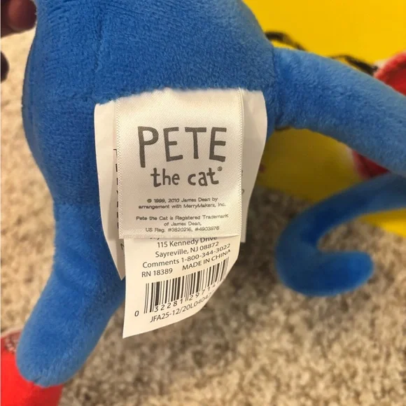 Pete the Cat Plush Stuffed Animal & Pete the Cat and his four groovy buttons - Picture 4 of 6